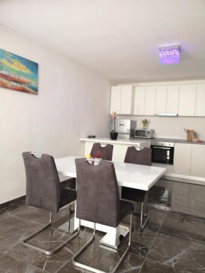 APARTMENT SUNNY PARADISE, Center of Split